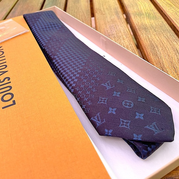 🔥🎁LV HOLIDAY 25’🎁🔥🆕💯LEGENDARY LOUIS VUITTON ICONIC BLUE MONOGRAM MIX TIE🔥 - Picture 8 of 15